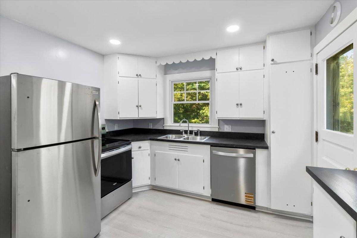 89 Merson Street Bennington, VT 05201 - Photo 6 of 31