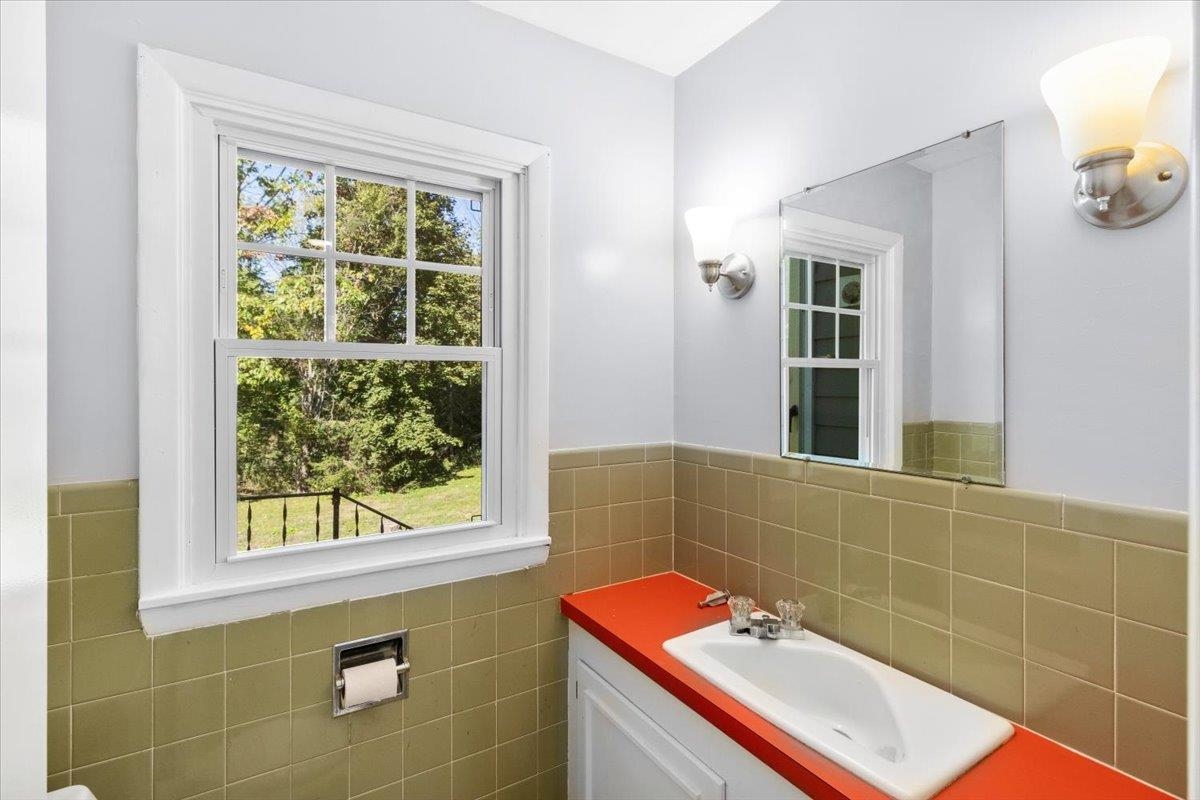 89 Merson Street Bennington, VT 05201 - Photo 8 of 31