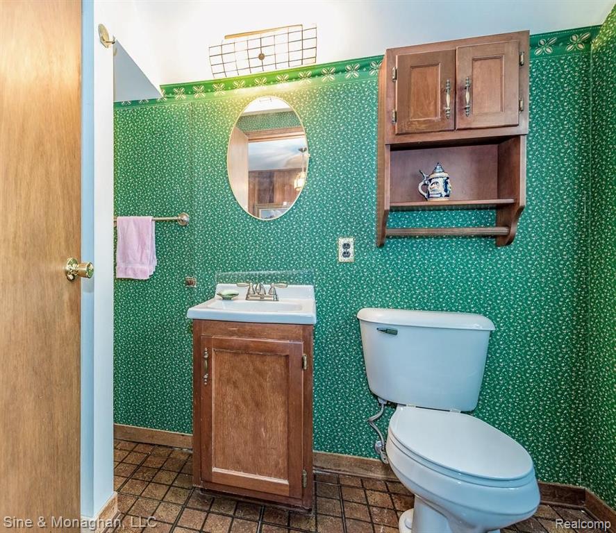 1432 Vernier Road Grosse Pointe Woods, MI 48236 - Photo 17 of 21