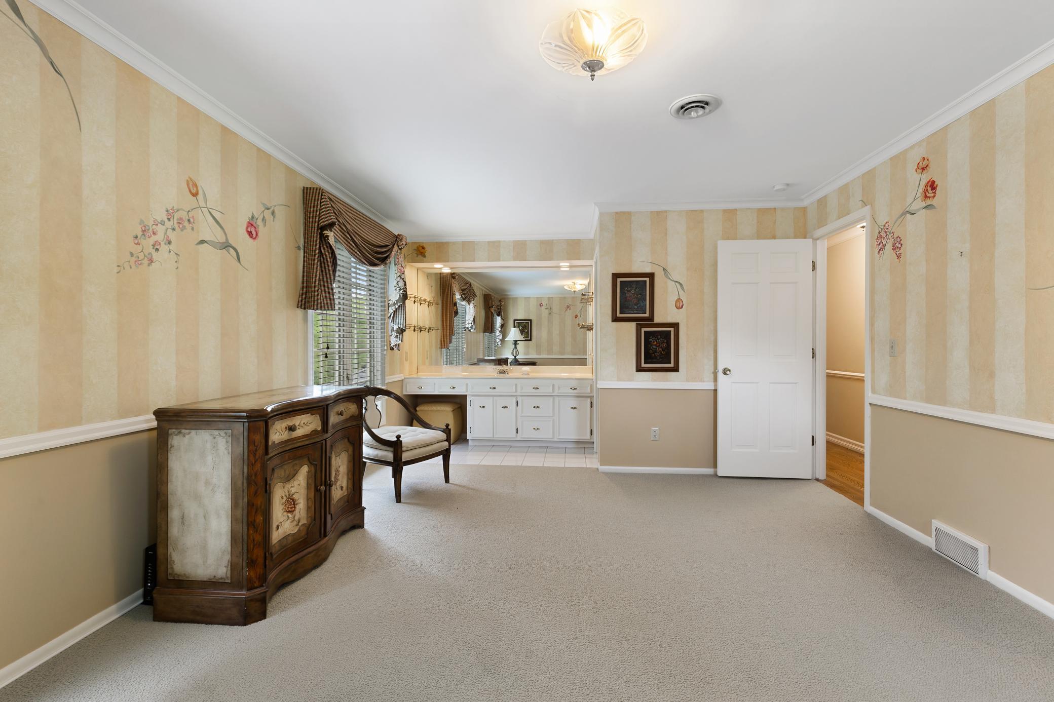 10832 Emerson Road Bloomington, MN 55431 - Photo 12 of 29 Gallery Image 12