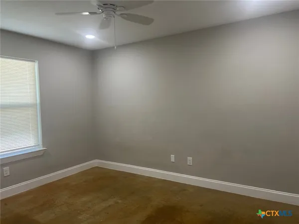 $1,300 | 661 West Austin Street, Unit P, Luling, TX 78648