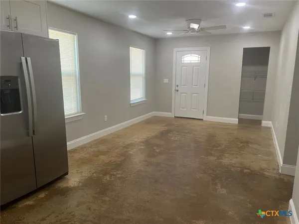 $1,300 | 661 West Austin Street, Unit P, Luling, TX 78648
