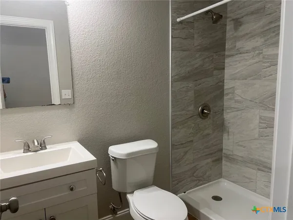 $1,300 | 661 West Austin Street, Unit P, Luling, TX 78648