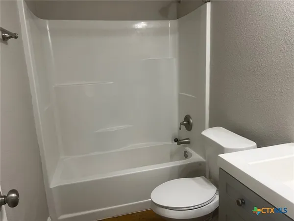 $1,300 | 661 West Austin Street, Unit P, Luling, TX 78648