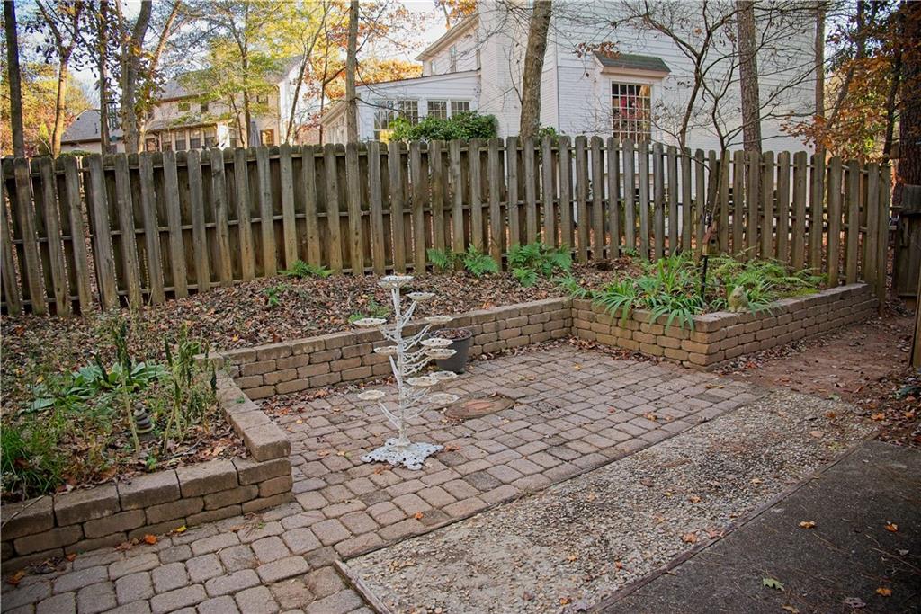 425 Hackberry Lane Roswell, GA 30076 - Photo 12 of 28