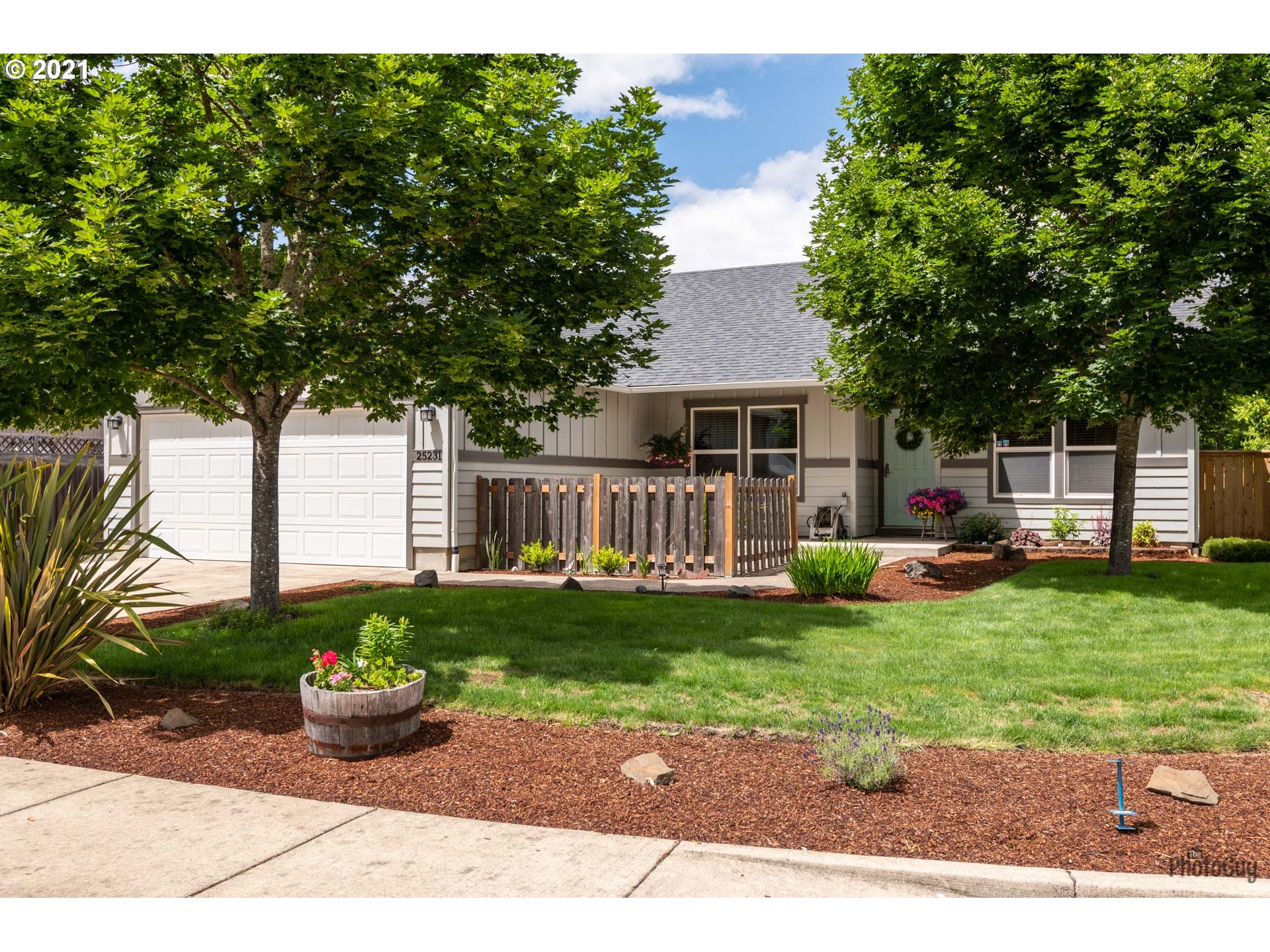 25231 Rhapsody Avenue Veneta, OR 97487 - Photo 3 of 32 Gallery Image 3