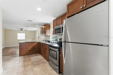 a view of a house with backyard and trees