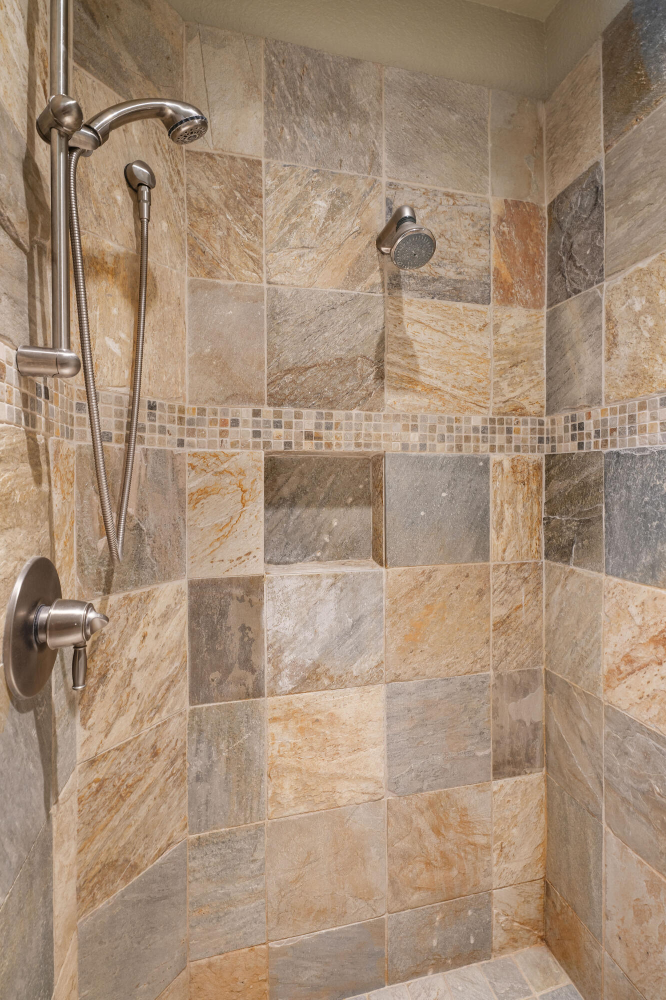 56902 River Road, Unit 6 Sunriver, OR 97707 - Photo 17 of 44 Primary Bathroom