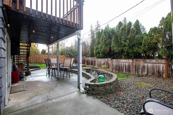 a view of a chairs and table in backyard