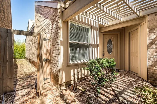 $2,900 | 4139 Rosser Square, Dallas, TX 75244