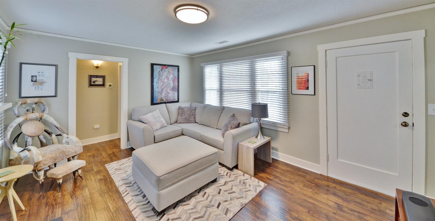 1819 Spring Street Medford, OR 97504 - Photo 5 of 27 Clean and inviting.