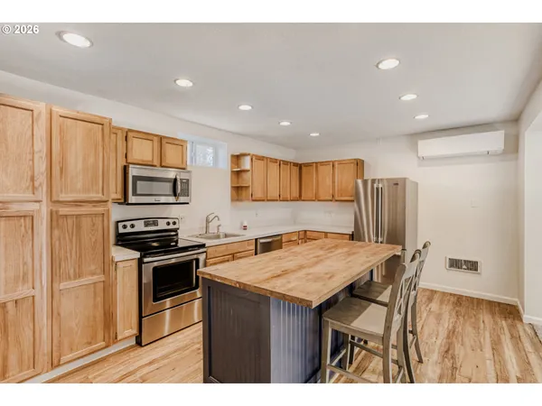 $300,000 | 700 Barton Avenue, Gladstone, OR 97027