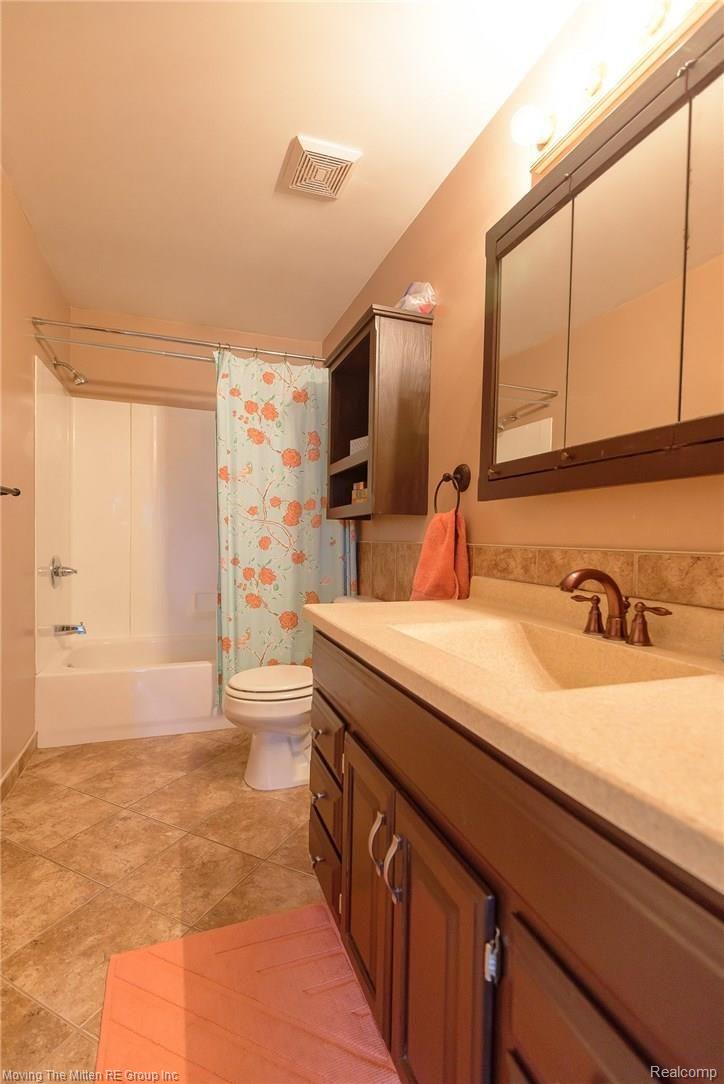 6711 Merriman Road Romulus, MI 48174 - Photo 28 of 37 MTM_6711_merriman-16.jpg