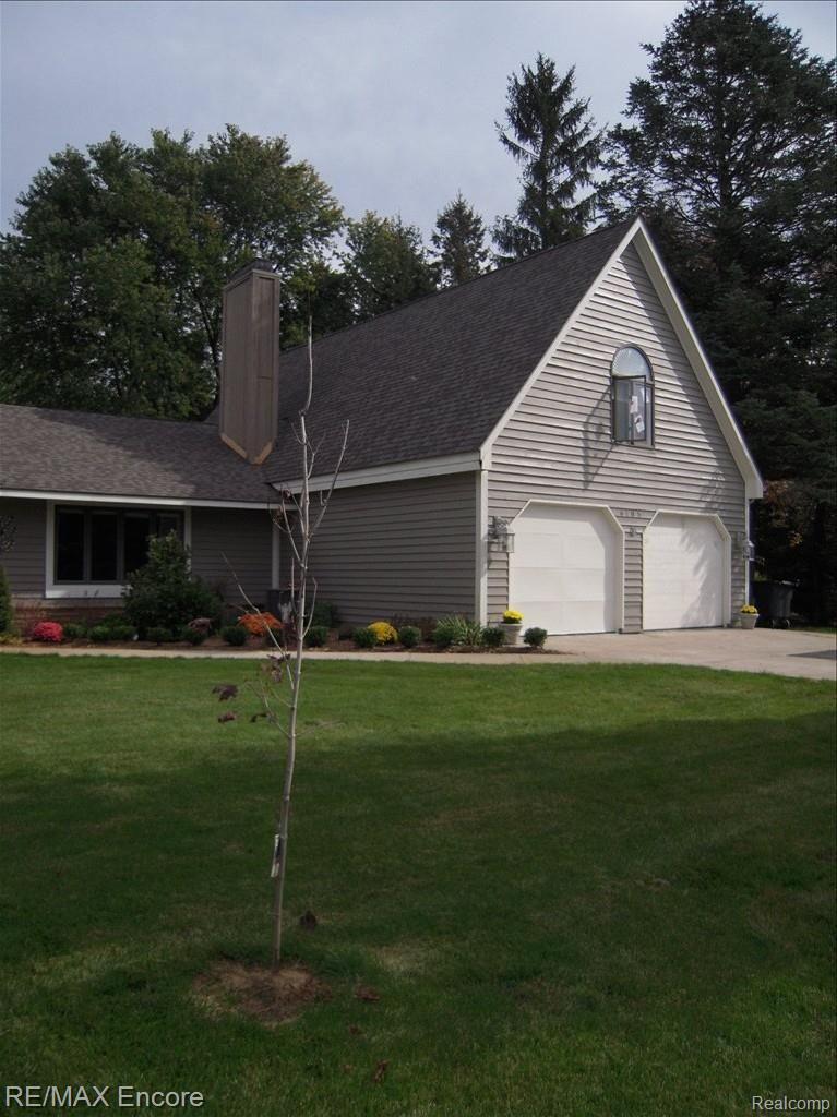 6185 Clarkston Road Clarkston, MI 48346 - Photo 3 of 33 FRONT/GARAGE