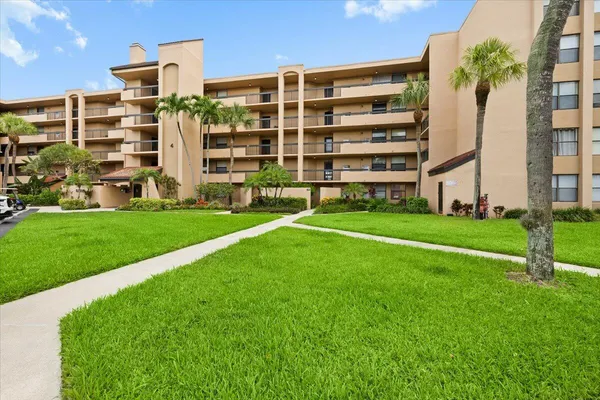 $1,975 | 2255 Lindell Boulevard, Unit 4401, Delray Beach, FL 33444