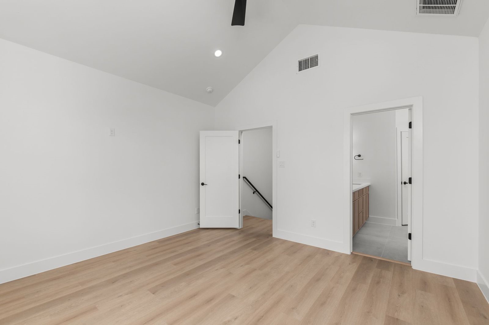 3348 Sauer Street Houston, TX 77004 - Photo 19 of 24 Primary Bedroom on 3rd floor