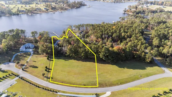 $425,000 | 572 Dawson Creek Boulevard, Oriental, NC 28571