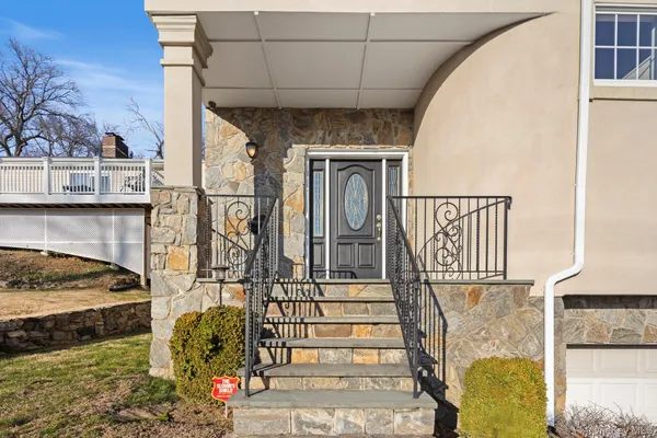 $7,500 | 44 Hillwood Place, Yonkers, NY 10710