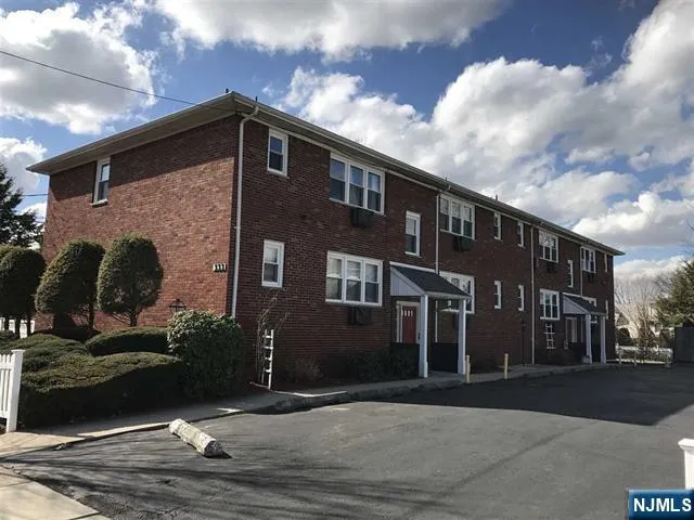 $1,800 | 333 Green Avenue, Unit 2, Lyndhurst, NJ 07071