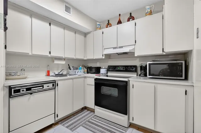 $280,000 | 2224 West 53rd Place, Unit 2224, Hialeah, FL 33016