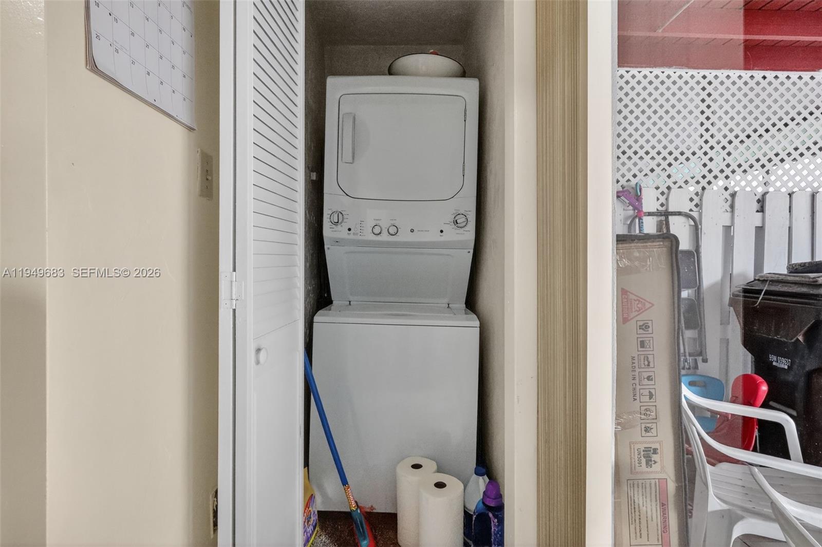 2224 West 53rd Place, Unit 2224 Hialeah, FL 33016 - Photo 15 of 27 a utility room with dryer and washer