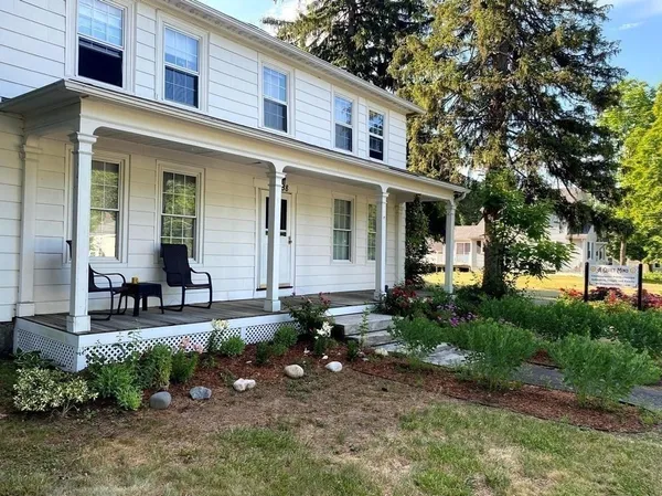 $1,500 | 58 South East Street, Unit 3, Amherst, MA 01002