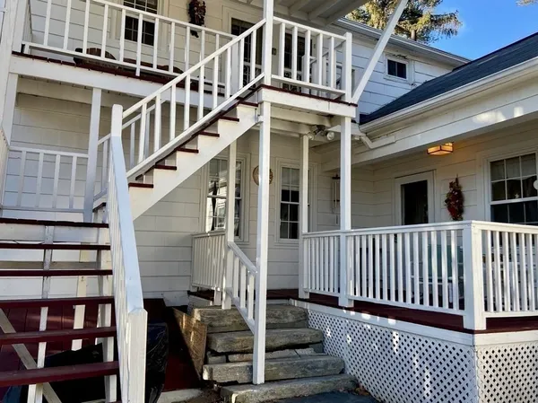 $1,500 | 58 South East Street, Unit 3, Amherst, MA 01002