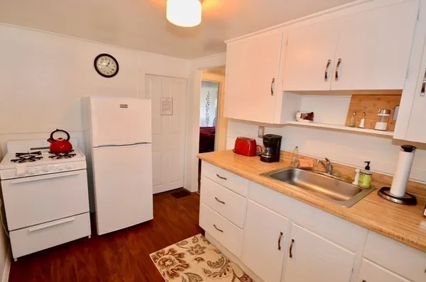 $1,500 | 58 South East Street, Unit 3, Amherst, MA 01002