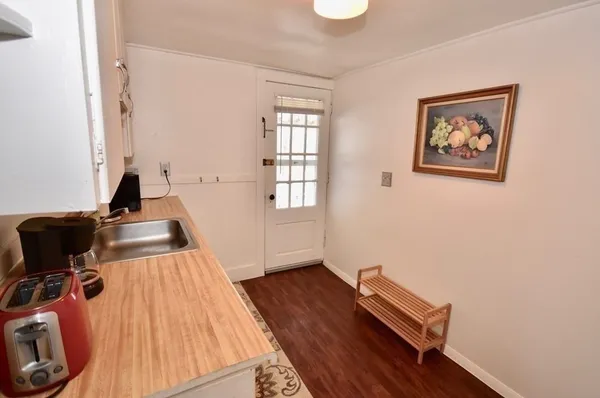 $1,500 | 58 South East Street, Unit 3, Amherst, MA 01002