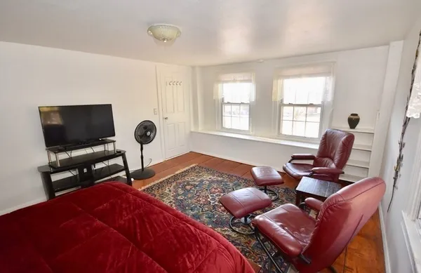 $1,500 | 58 South East Street, Unit 3, Amherst, MA 01002