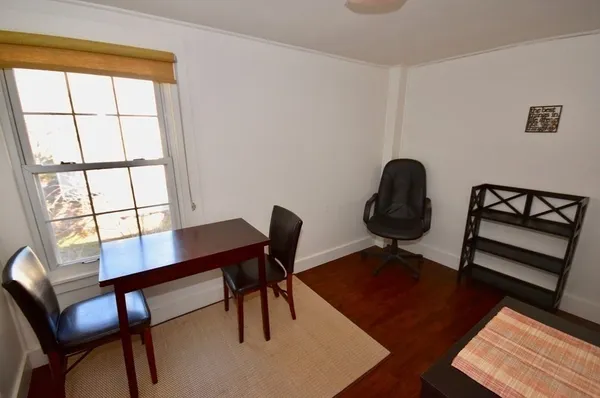 $1,500 | 58 South East Street, Unit 3, Amherst, MA 01002