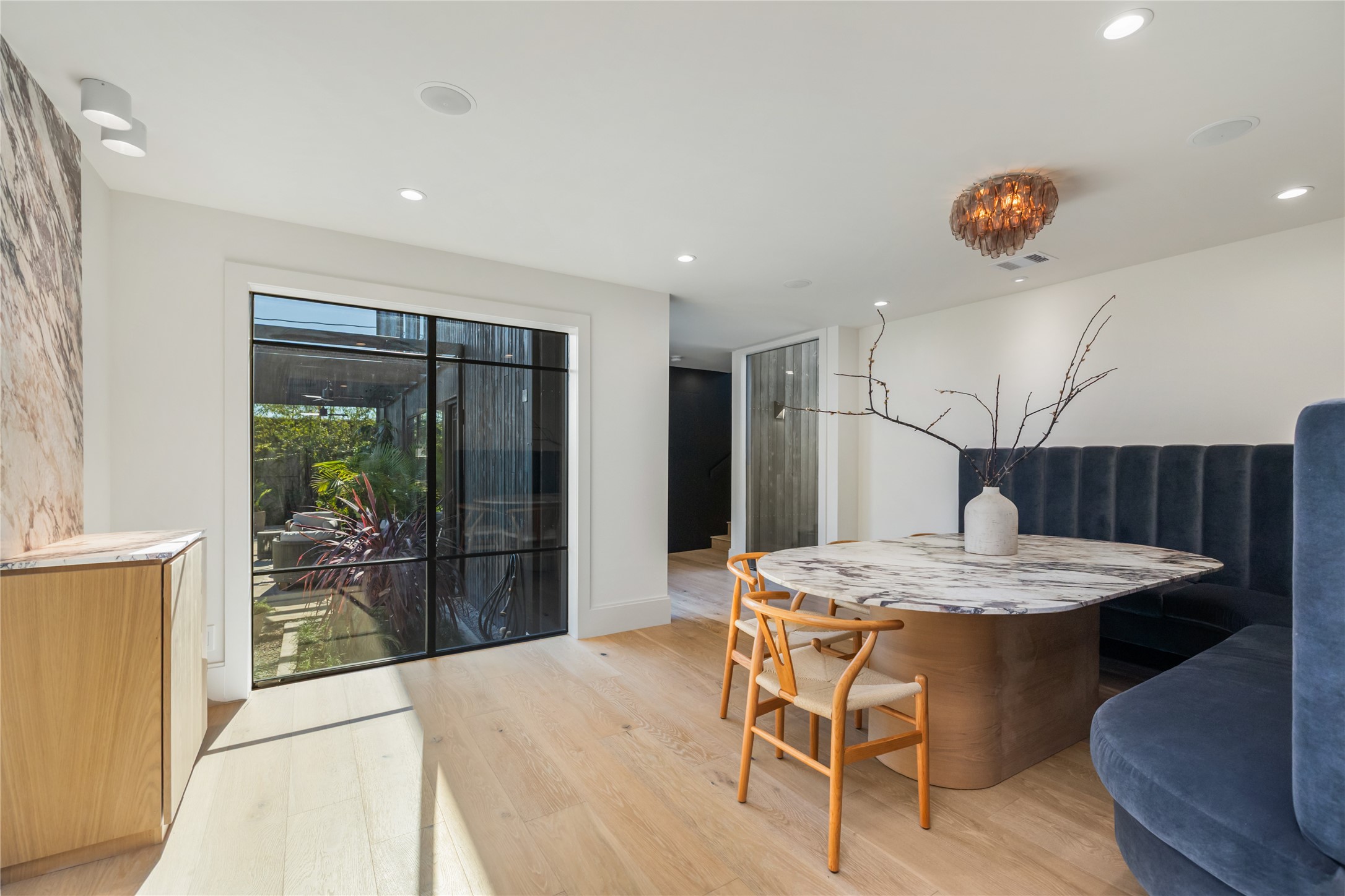 419 West 30th Street Houston, TX 77018 - Photo 7 of 45 a dinning area with a table and chairs