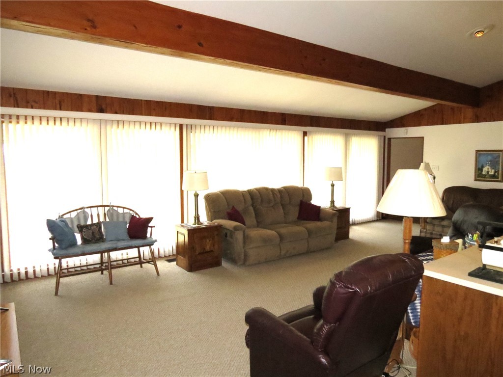 1878 Enslee Road Coshocton, OH 43812 - Photo 9 of 35 Family/Great Room