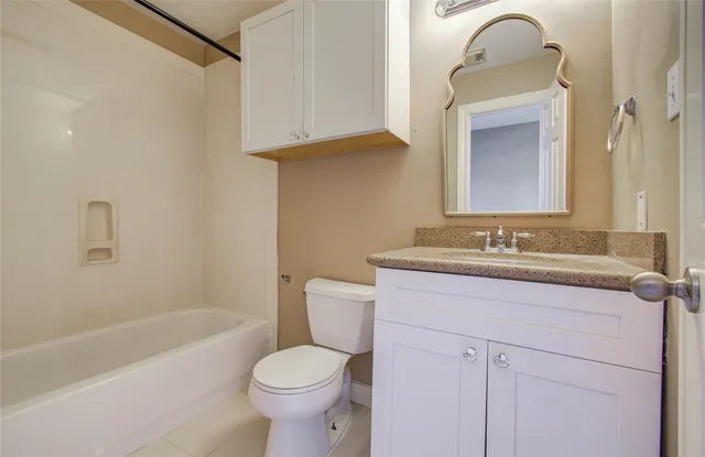 $684,500 | 6423 Oakmont Creek Drive, Spring, TX 77379