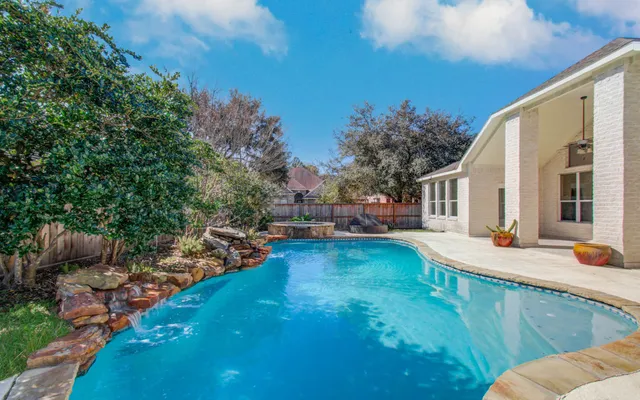 $684,500 | 6423 Oakmont Creek Drive, Spring, TX 77379