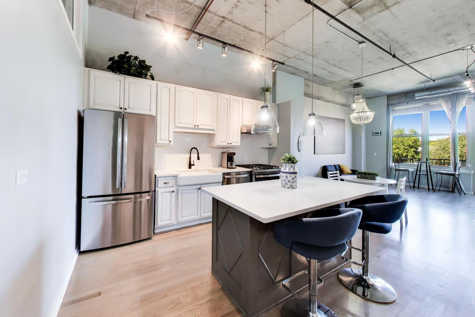 6 South Laflin Street, Unit 301 Chicago, IL 60607 - Photo 15 of 33 Gallery Image 15