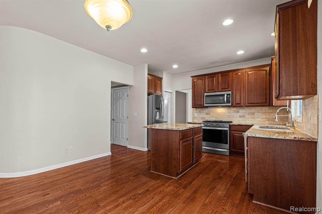 3904 Kaeleaf Road Lake Orion, MI 48360 - Photo 20 of 66