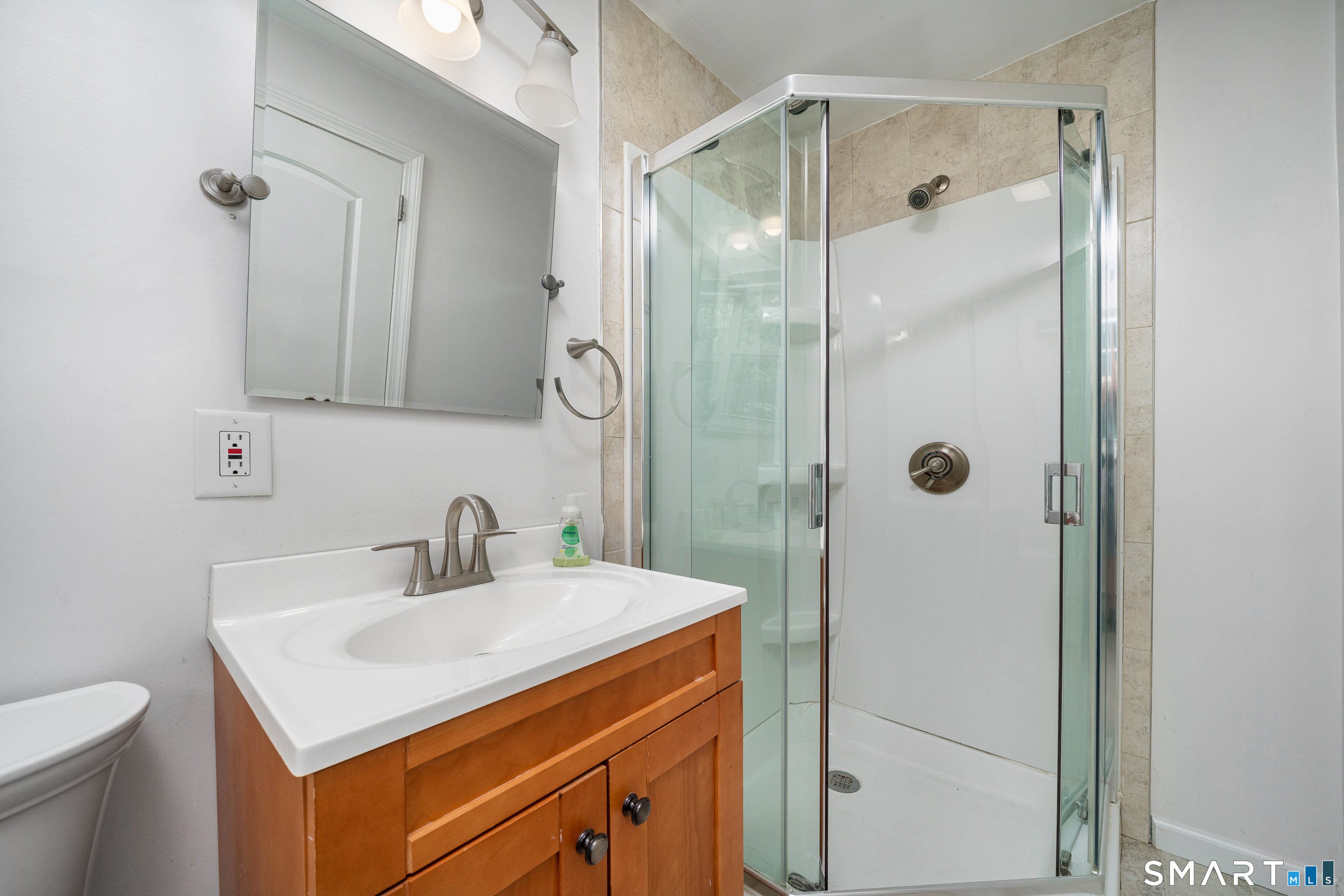 96 Lynn Drive Meriden, CT 06451 - Photo 19 of 39 Master Full Bathroom