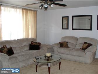 11864 Basile Road Philadelphia, PA 19154 - Photo 2 of 12 Living Room
