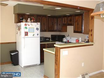 11864 Basile Road Philadelphia, PA 19154 - Photo 4 of 12 Kitchen