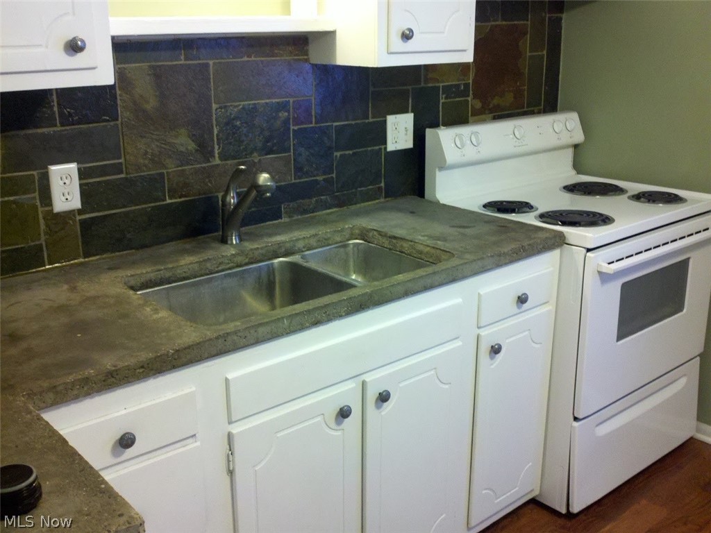 4619 15th Street Northwest Canton, OH 44708 - Photo 5 of 26 Stove included (also has gas hook-up available).