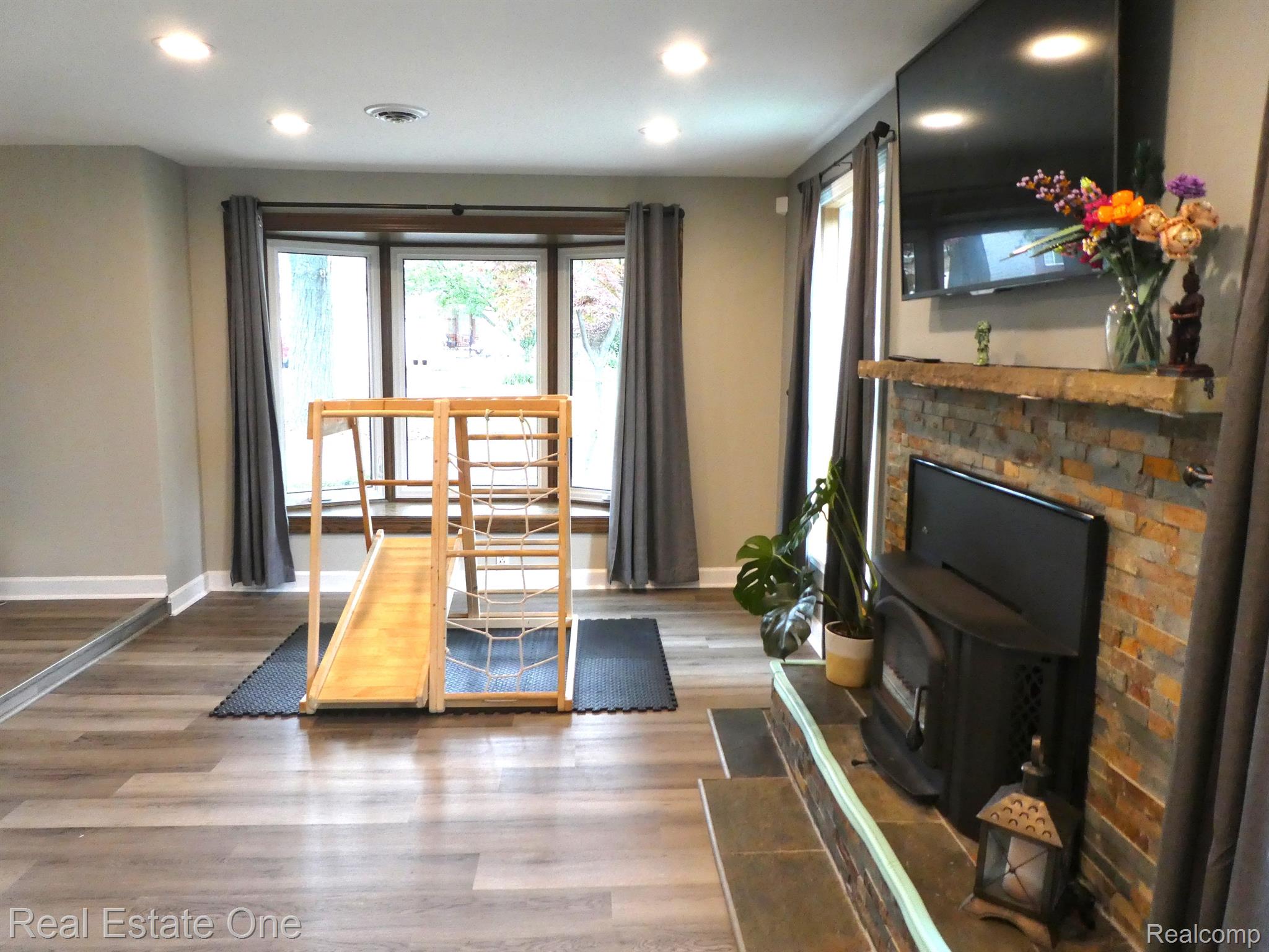 1734 Milverton Road Troy, MI 48083 - Photo 10 of 42 Gallery Image 10