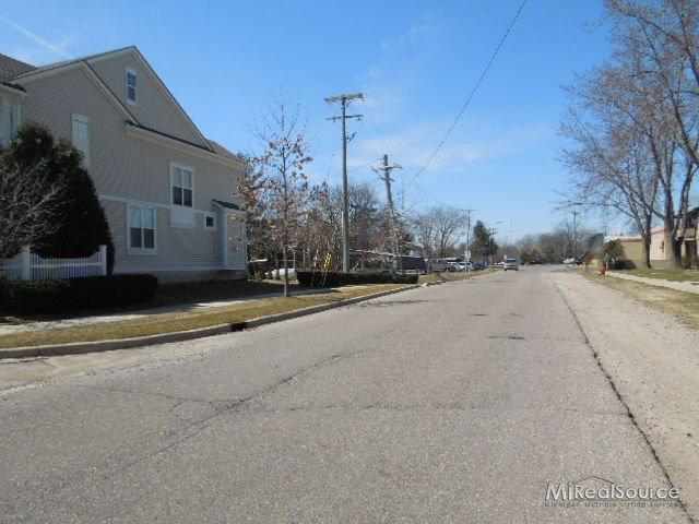 3142 Summers Road Keego Harbor, MI 48320 - Photo 17 of 17 31143467-16.JPG