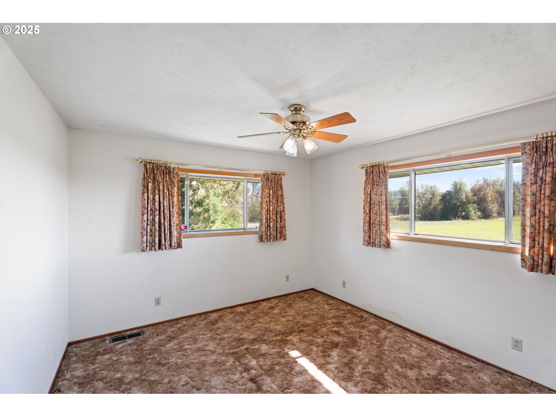15895 Old Butteville Road Northeast Woodburn, OR 97071 - Photo 12 of 47 a view of an empty room with a window