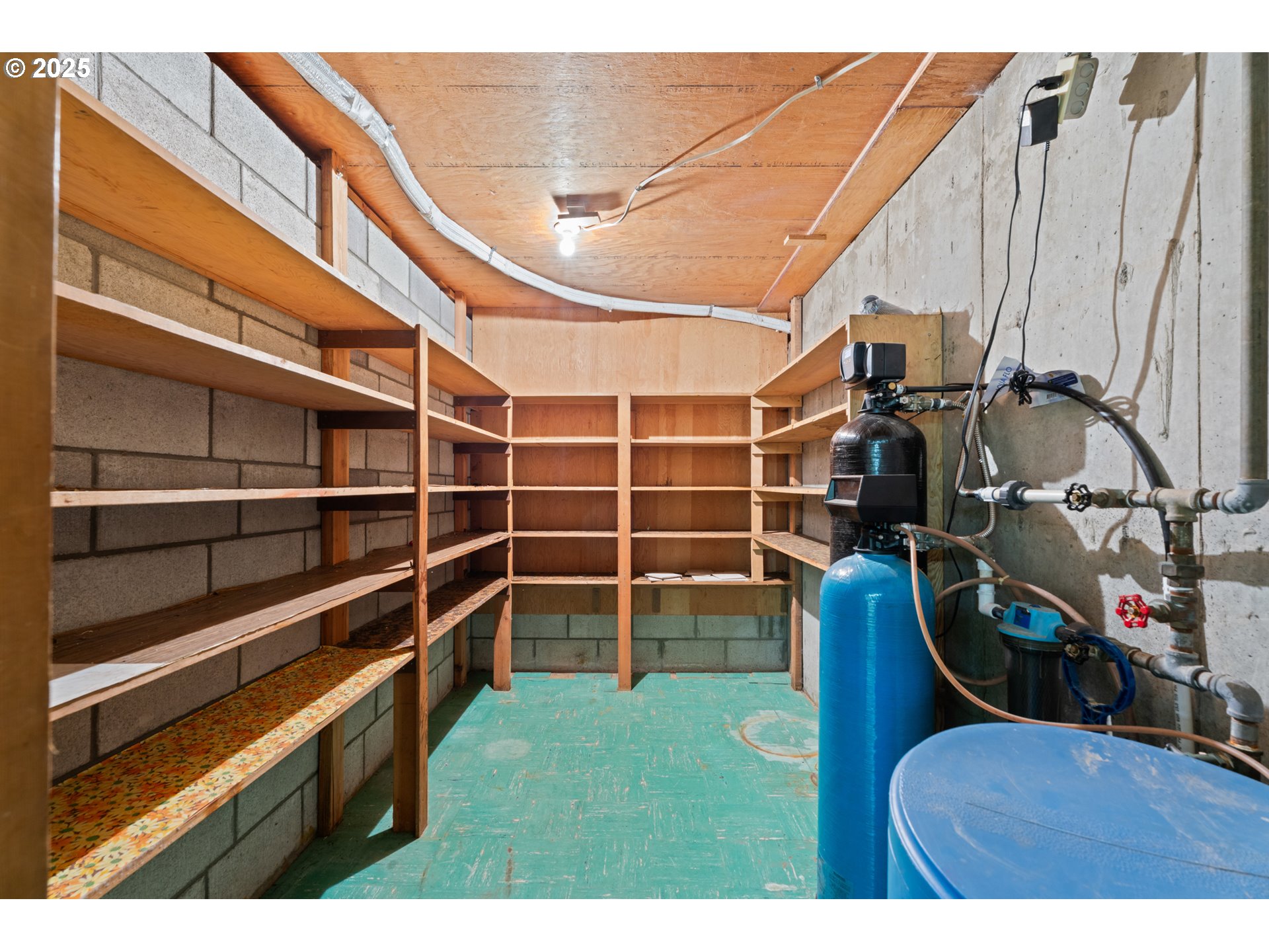 15895 Old Butteville Road Northeast Woodburn, OR 97071 - Photo 23 of 47 a view of a room with shelves