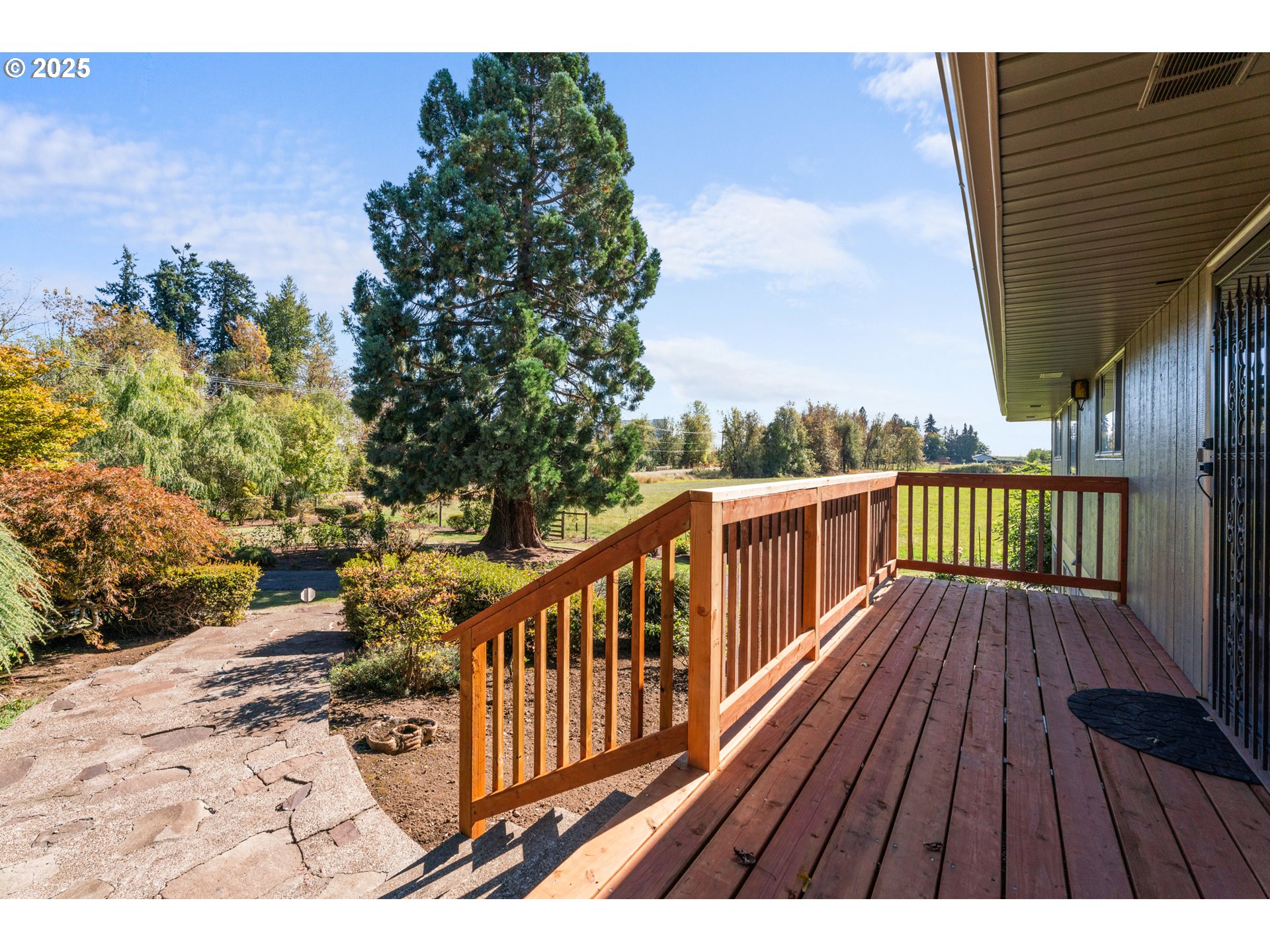 15895 Old Butteville Road Northeast Woodburn, OR 97071 - Photo 25 of 47 a view of balcony with wooden floor and fence