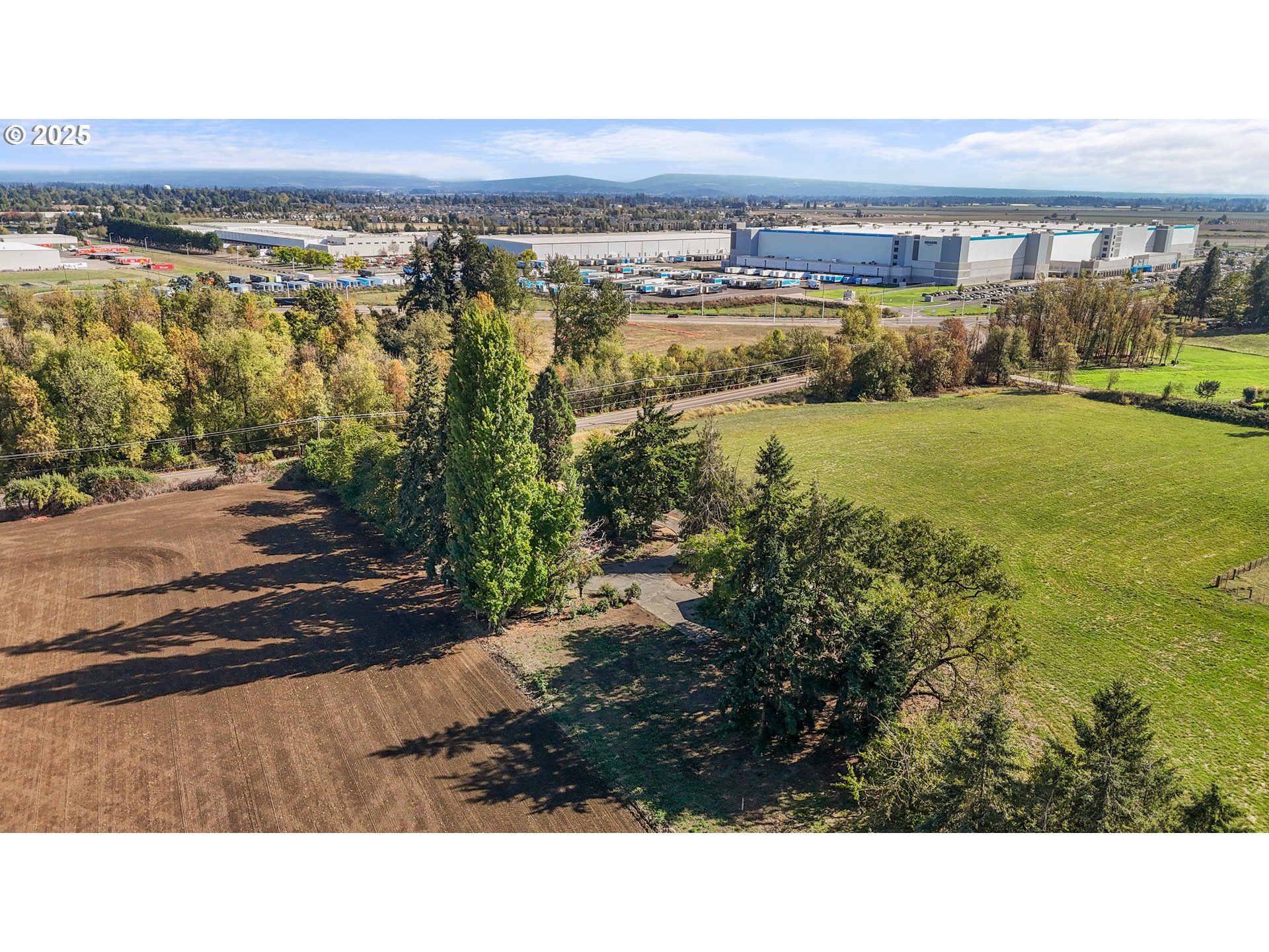 15895 Old Butteville Road Northeast Woodburn, OR 97071 - Photo 35 of 47 a view of an ocean view