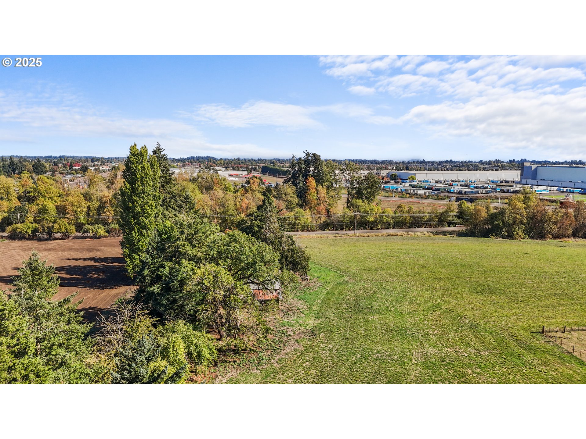 15895 Old Butteville Road Northeast Woodburn, OR 97071 - Photo 36 of 47 a view of an ocean and beach