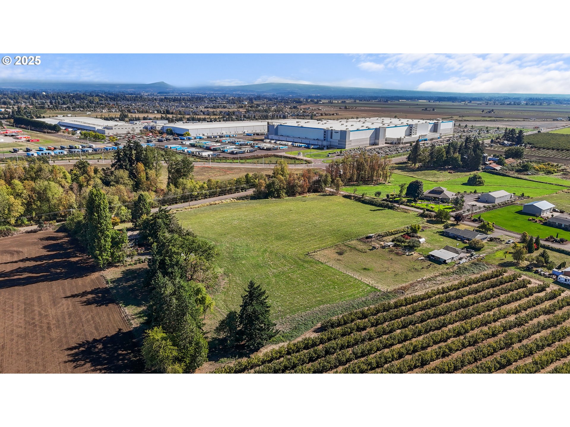 15895 Old Butteville Road Northeast Woodburn, OR 97071 - Photo 37 of 47 a view of a city