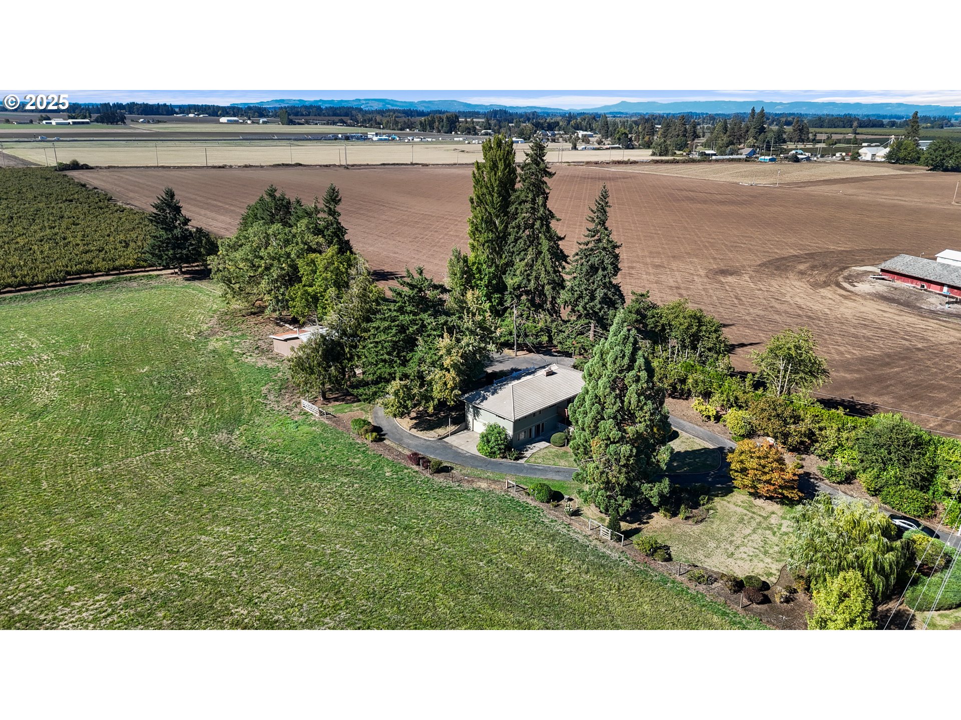 15895 Old Butteville Road Northeast Woodburn, OR 97071 - Photo 40 of 47 a open area with river and view of lake